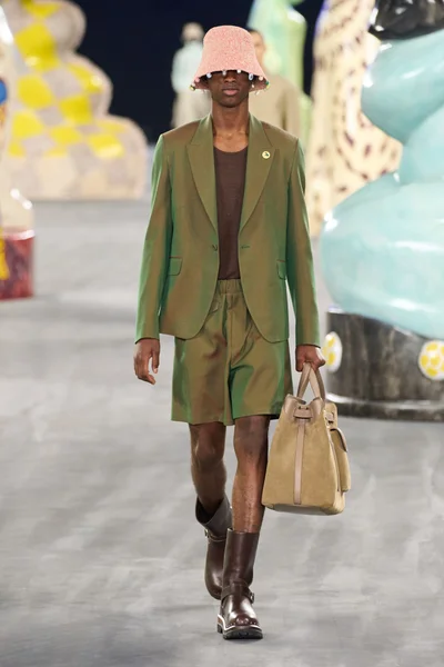 Look 30